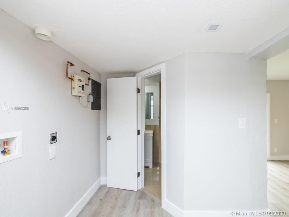 Недавно продано: $290,000 (5 спален, 2 ванн, 1813 Квадратных фут)