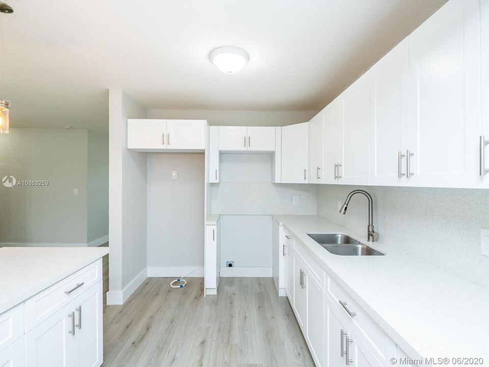 Недавно продано: $290,000 (5 спален, 2 ванн, 1813 Квадратных фут)