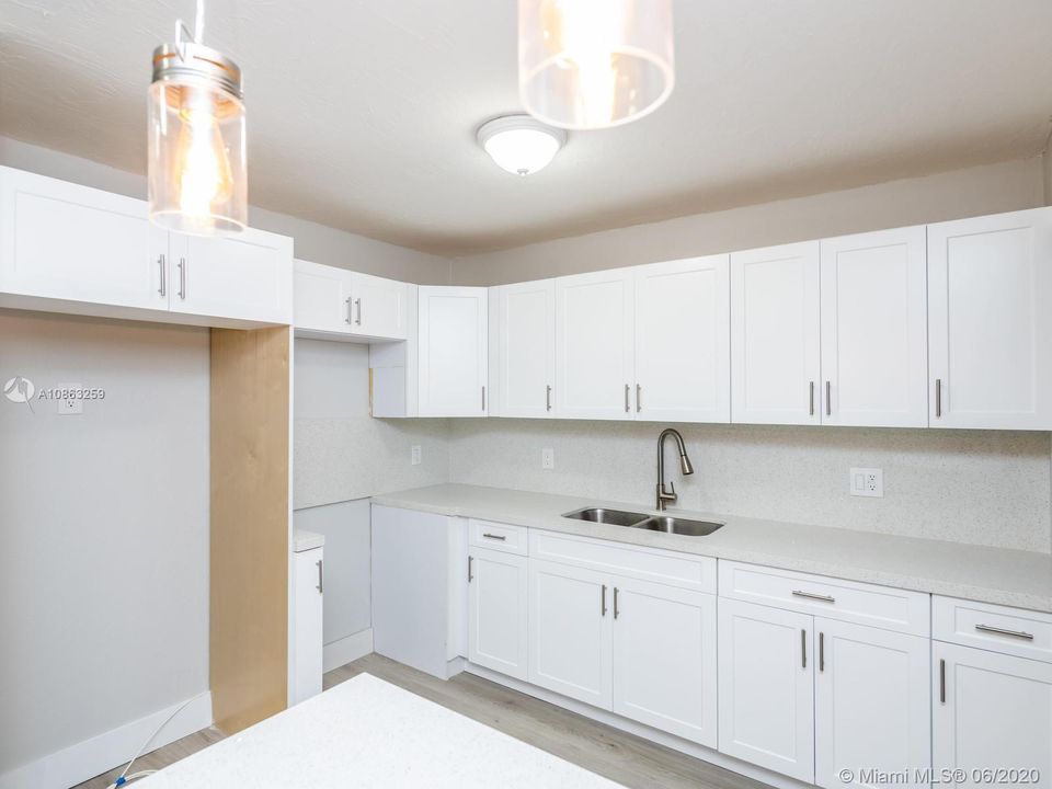 Недавно продано: $290,000 (5 спален, 2 ванн, 1813 Квадратных фут)