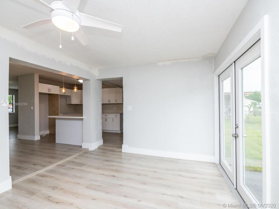 Недавно продано: $290,000 (5 спален, 2 ванн, 1813 Квадратных фут)