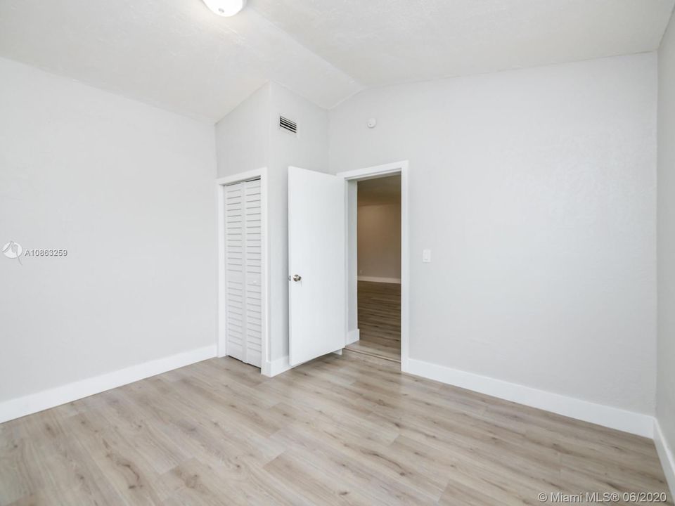 Недавно продано: $290,000 (5 спален, 2 ванн, 1813 Квадратных фут)