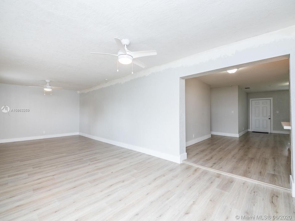 Недавно продано: $290,000 (5 спален, 2 ванн, 1813 Квадратных фут)