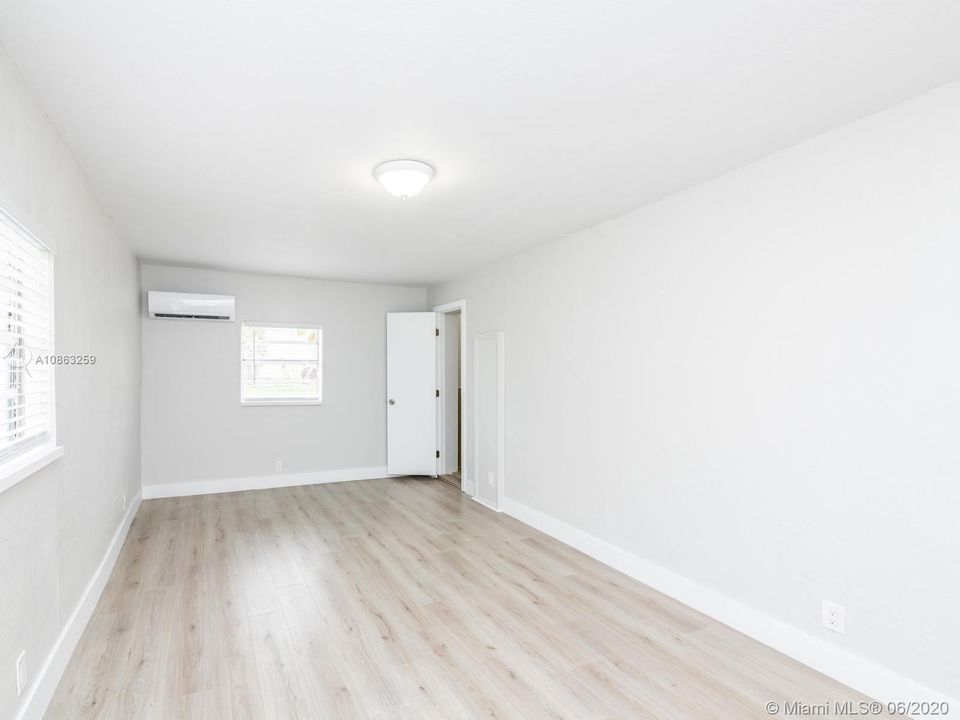 Недавно продано: $290,000 (5 спален, 2 ванн, 1813 Квадратных фут)