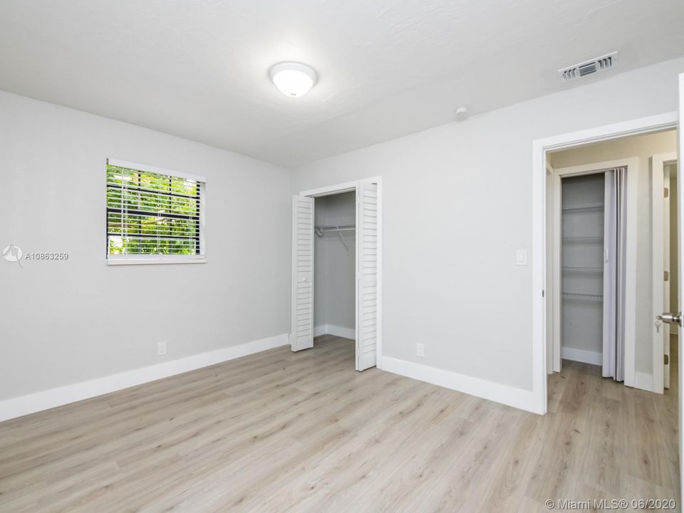 Недавно продано: $290,000 (5 спален, 2 ванн, 1813 Квадратных фут)