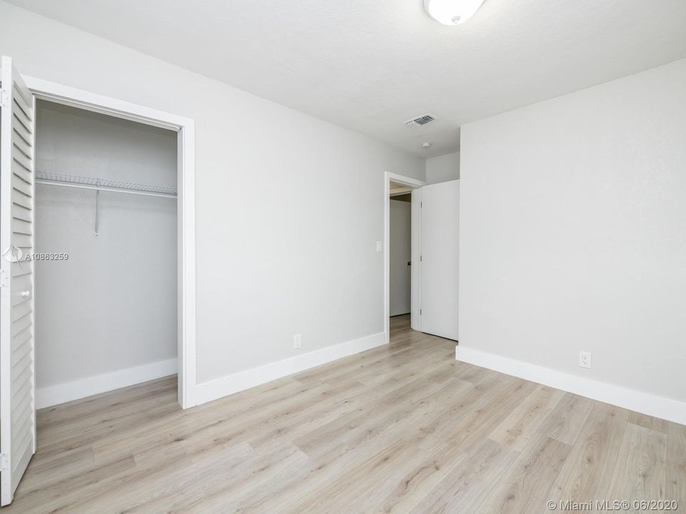 Недавно продано: $290,000 (5 спален, 2 ванн, 1813 Квадратных фут)