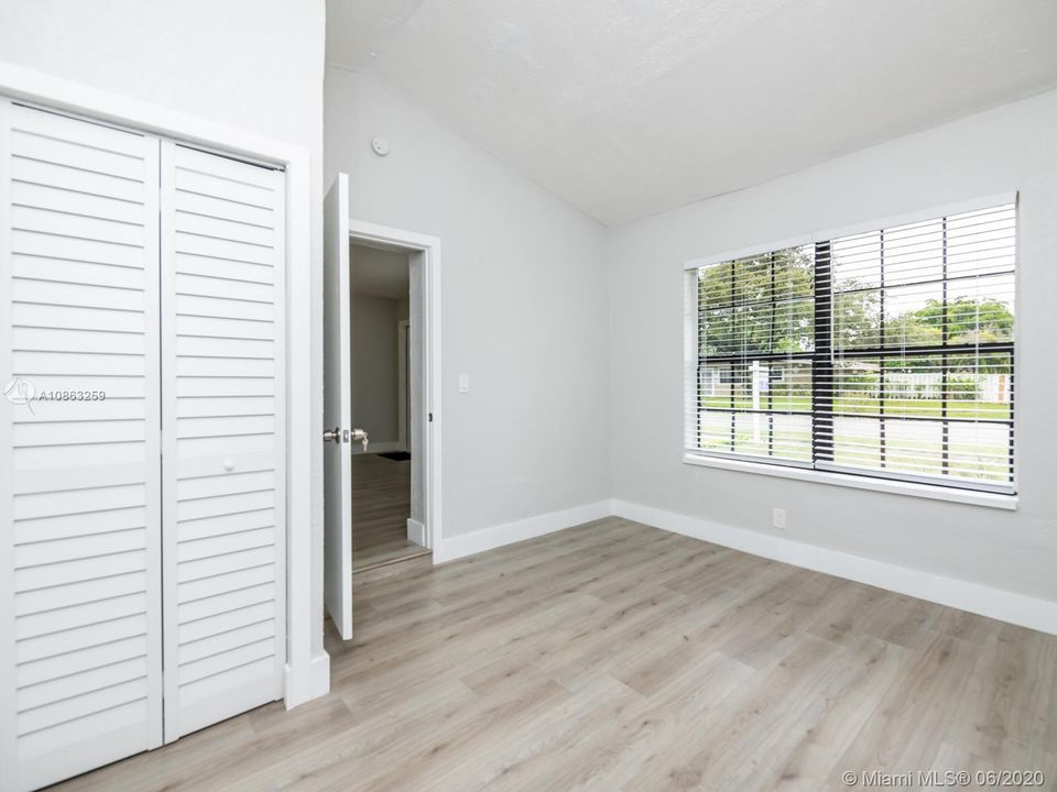 Недавно продано: $290,000 (5 спален, 2 ванн, 1813 Квадратных фут)