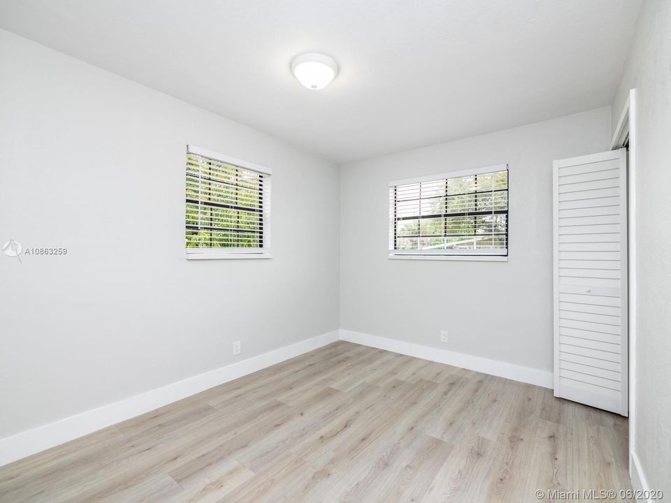 Недавно продано: $290,000 (5 спален, 2 ванн, 1813 Квадратных фут)