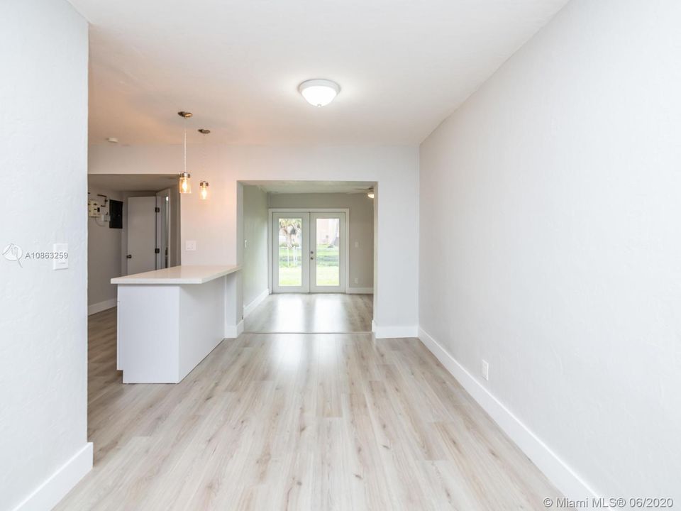 Недавно продано: $290,000 (5 спален, 2 ванн, 1813 Квадратных фут)