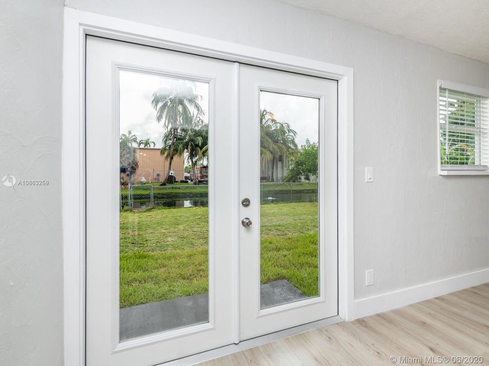 Недавно продано: $290,000 (5 спален, 2 ванн, 1813 Квадратных фут)