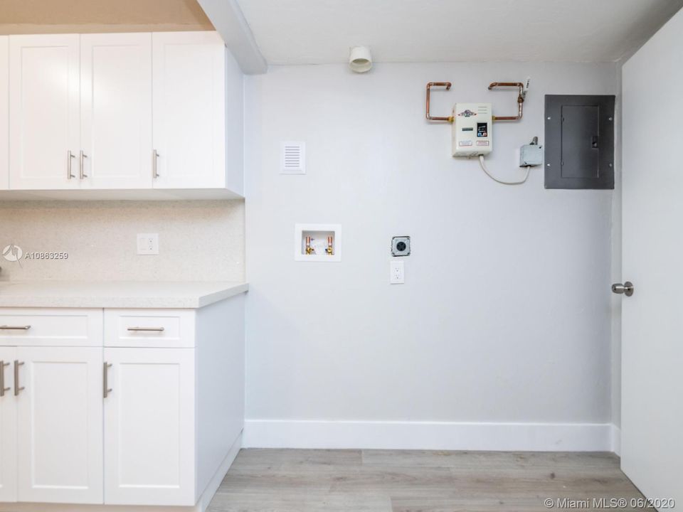 Недавно продано: $290,000 (5 спален, 2 ванн, 1813 Квадратных фут)