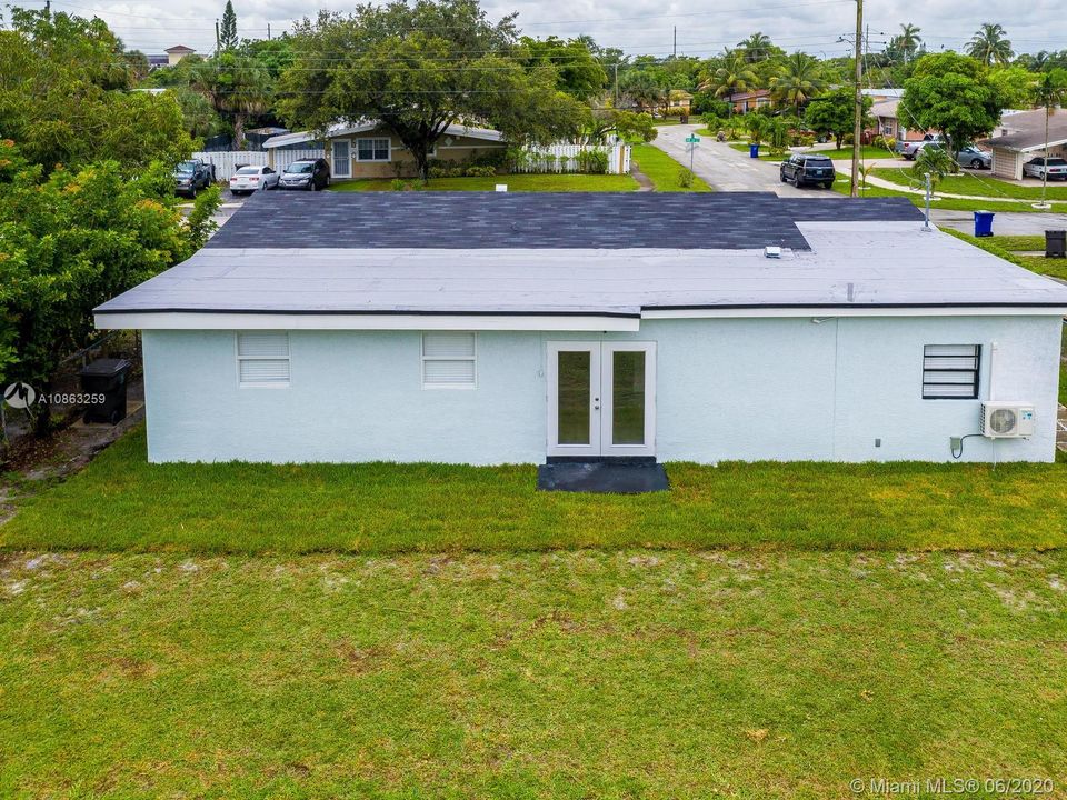 Недавно продано: $290,000 (5 спален, 2 ванн, 1813 Квадратных фут)