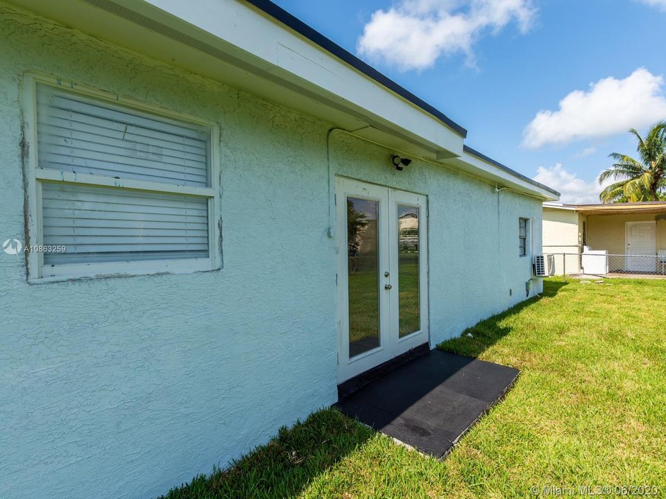 Недавно продано: $290,000 (5 спален, 2 ванн, 1813 Квадратных фут)