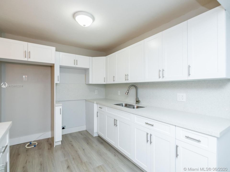 Недавно продано: $290,000 (5 спален, 2 ванн, 1813 Квадратных фут)