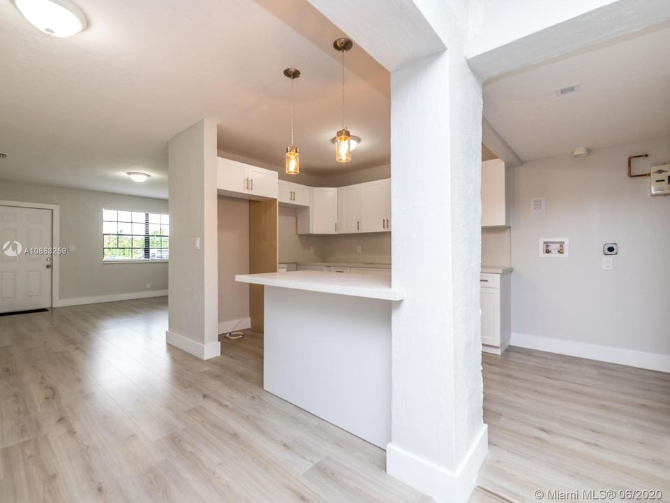 Недавно продано: $290,000 (5 спален, 2 ванн, 1813 Квадратных фут)