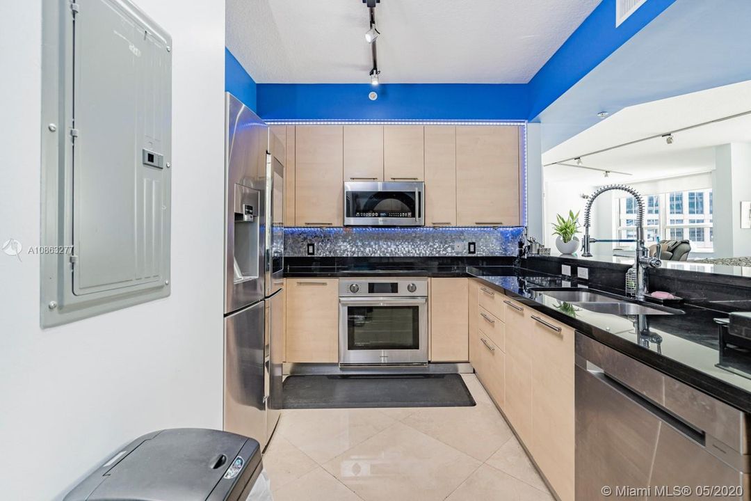 Недавно продано: $389,999 (2 спален, 2 ванн, 1297 Квадратных фут)