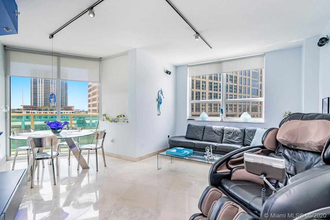 Недавно продано: $389,999 (2 спален, 2 ванн, 1297 Квадратных фут)