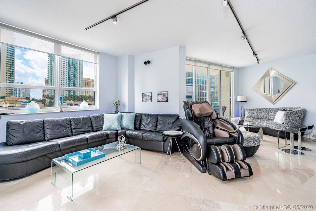 Недавно продано: $389,999 (2 спален, 2 ванн, 1297 Квадратных фут)