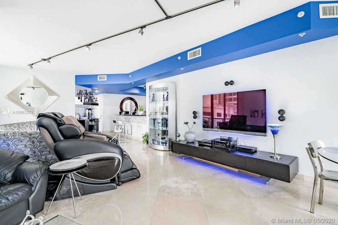 Недавно продано: $389,999 (2 спален, 2 ванн, 1297 Квадратных фут)