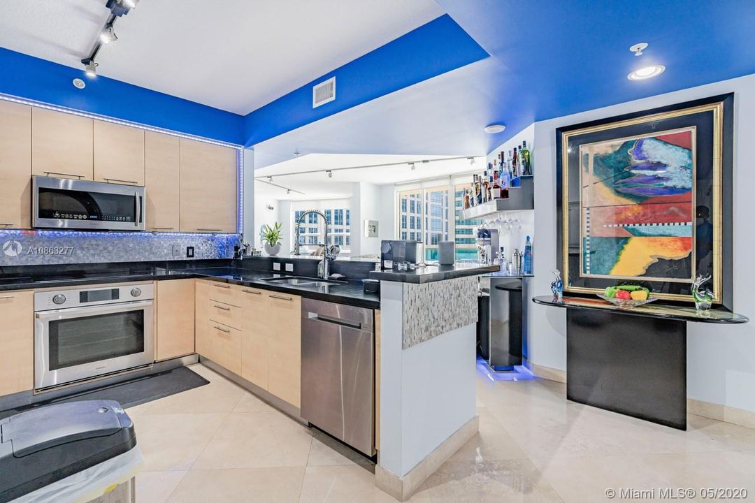 Недавно продано: $389,999 (2 спален, 2 ванн, 1297 Квадратных фут)