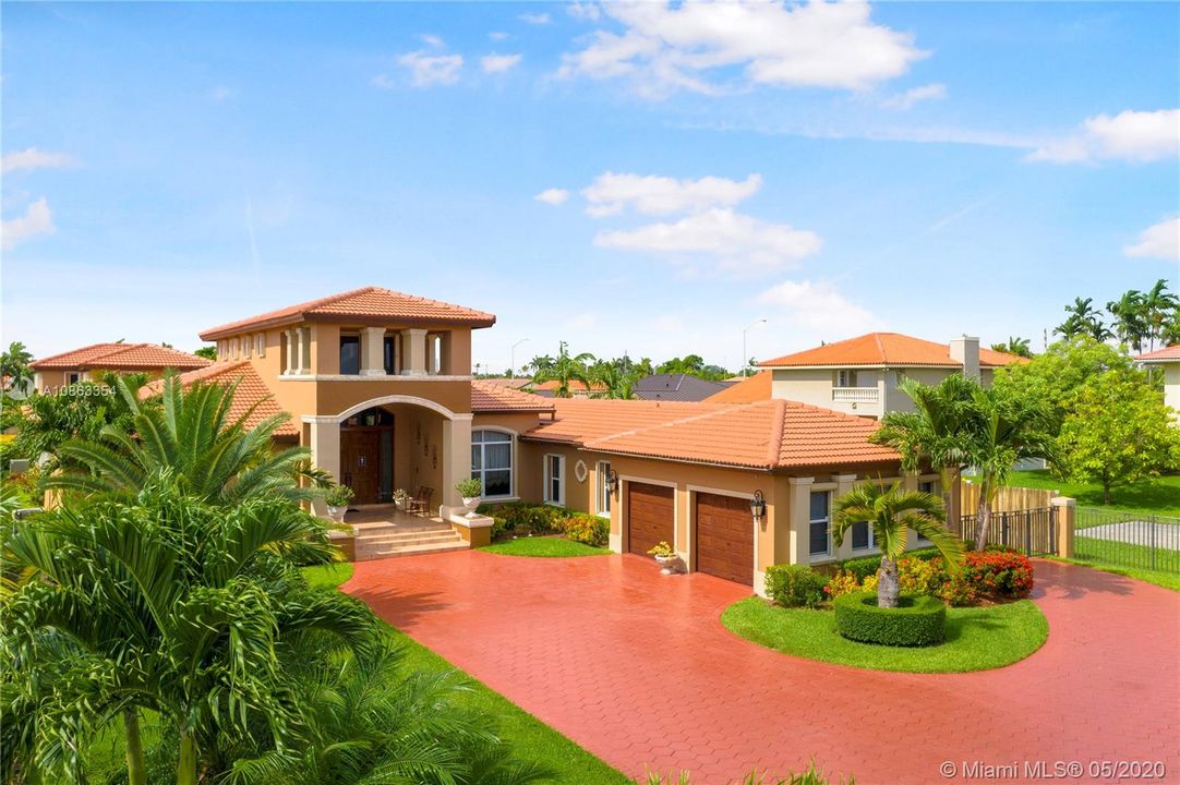 Vendido Recientemente: $1,200,000 (6 camas, 5 baños, 4604 Pies cuadrados)