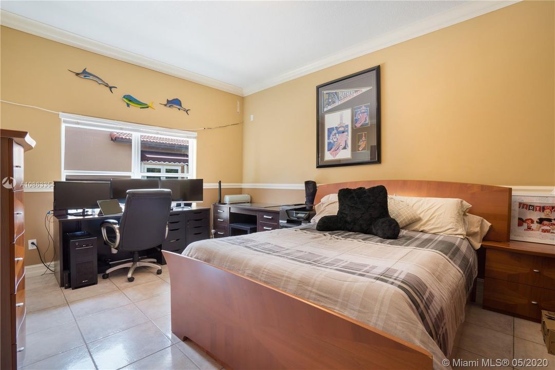 Vendido Recientemente: $1,200,000 (6 camas, 5 baños, 4604 Pies cuadrados)
