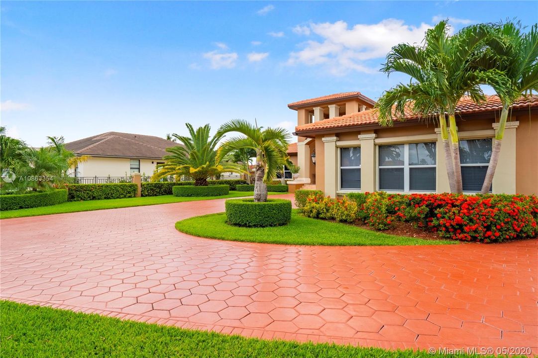Vendido Recientemente: $1,200,000 (6 camas, 5 baños, 4604 Pies cuadrados)