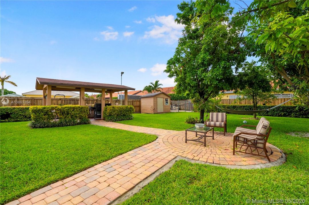 Vendido Recientemente: $1,200,000 (6 camas, 5 baños, 4604 Pies cuadrados)