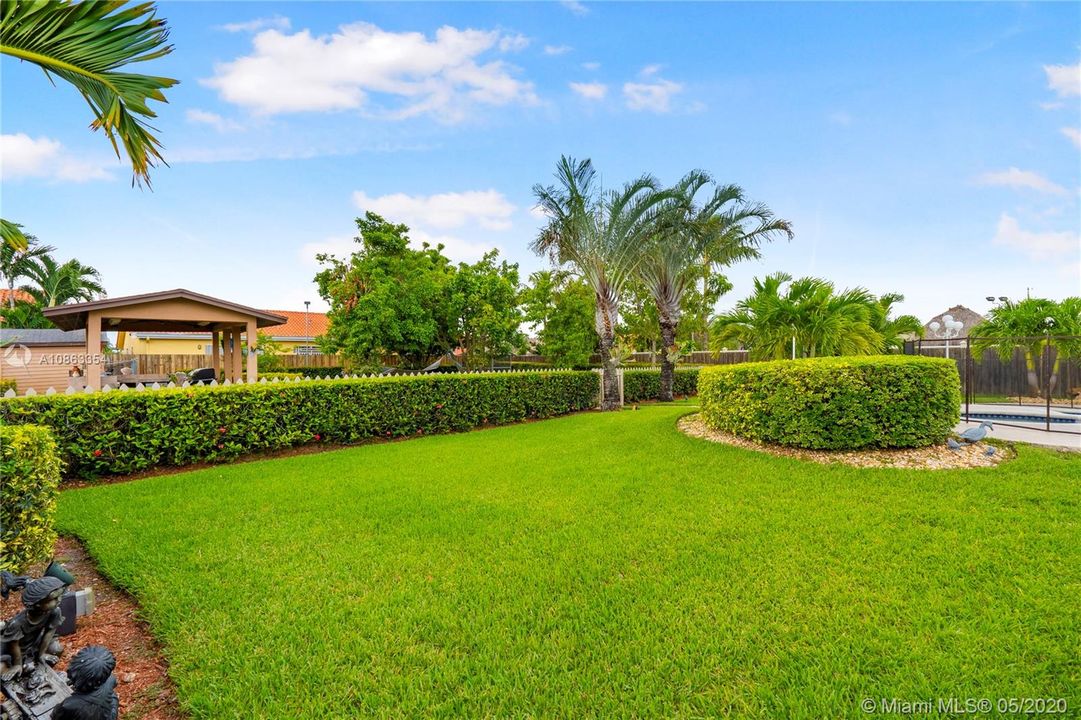 Vendido Recientemente: $1,200,000 (6 camas, 5 baños, 4604 Pies cuadrados)