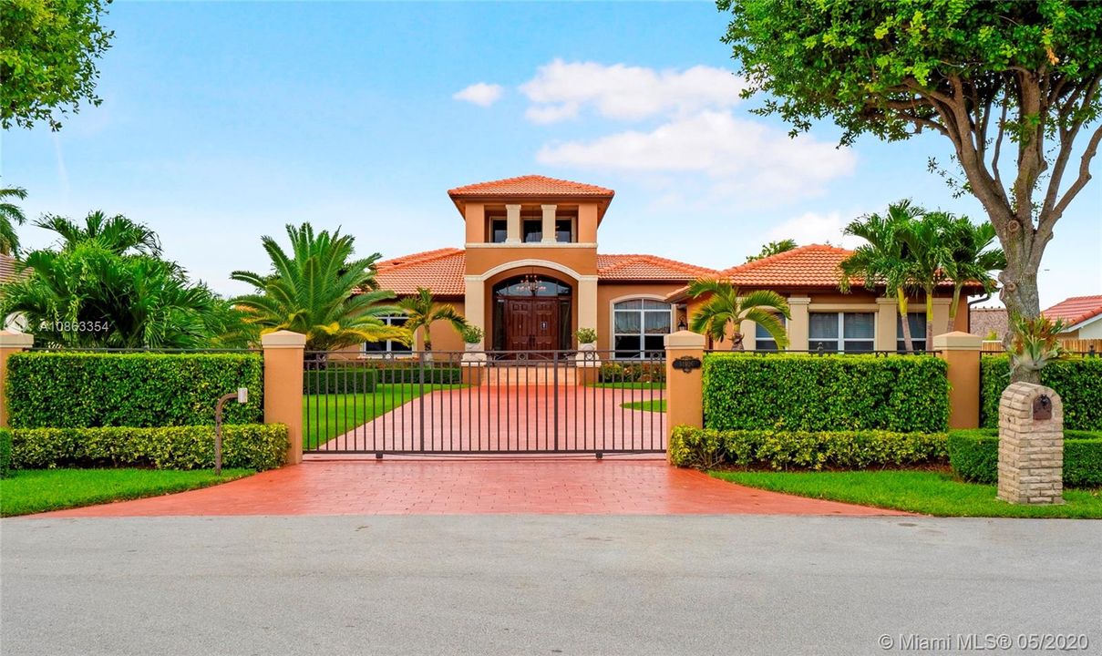 Vendido Recientemente: $1,200,000 (6 camas, 5 baños, 4604 Pies cuadrados)