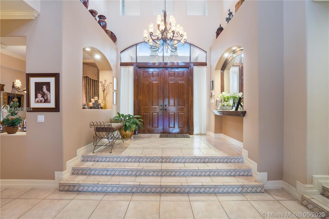 Vendido Recientemente: $1,200,000 (6 camas, 5 baños, 4604 Pies cuadrados)