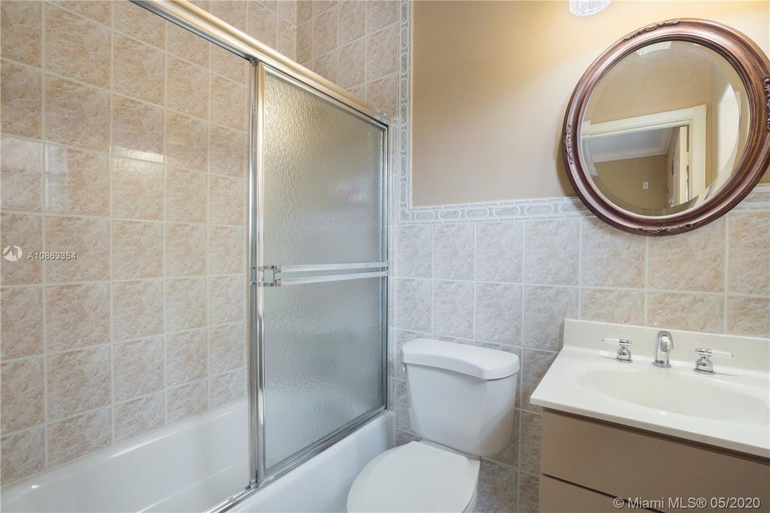 Vendido Recientemente: $1,200,000 (6 camas, 5 baños, 4604 Pies cuadrados)