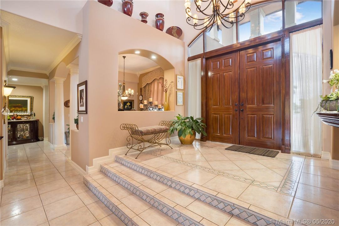 Vendido Recientemente: $1,200,000 (6 camas, 5 baños, 4604 Pies cuadrados)