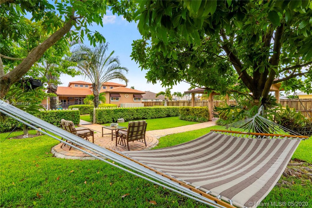 Vendido Recientemente: $1,200,000 (6 camas, 5 baños, 4604 Pies cuadrados)