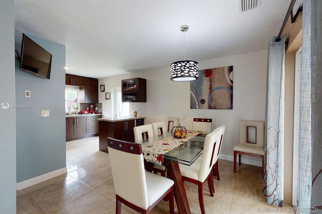 Recently Sold: $369,900 (3 beds, 2 baths, 1464 Square Feet)
