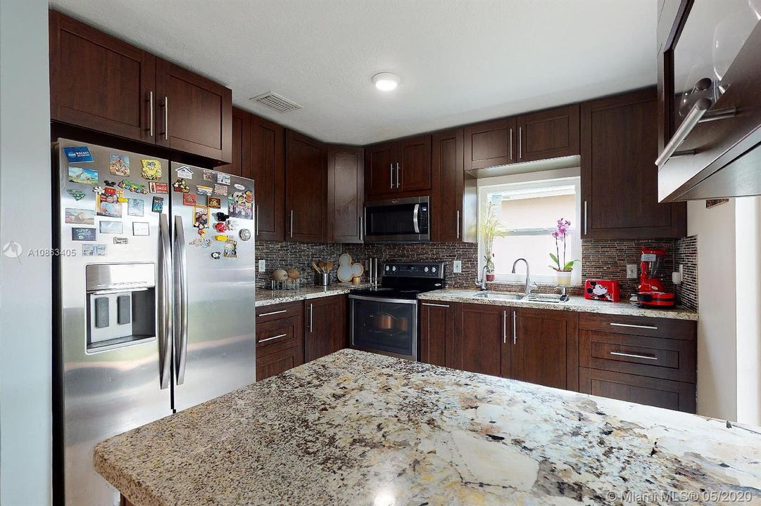 Recently Sold: $369,900 (3 beds, 2 baths, 1464 Square Feet)