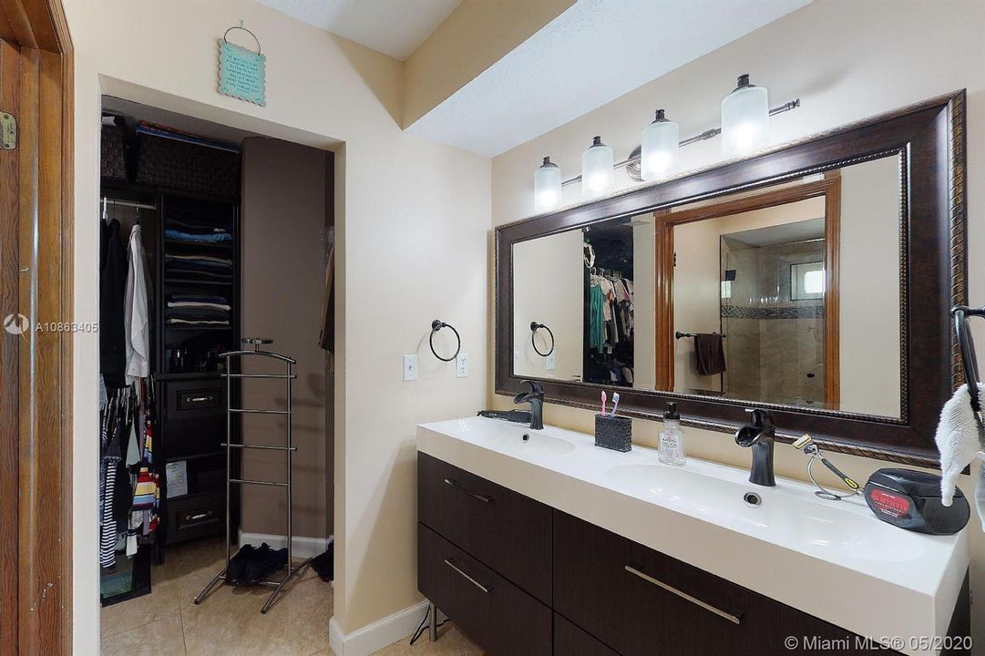 Recently Sold: $369,900 (3 beds, 2 baths, 1464 Square Feet)