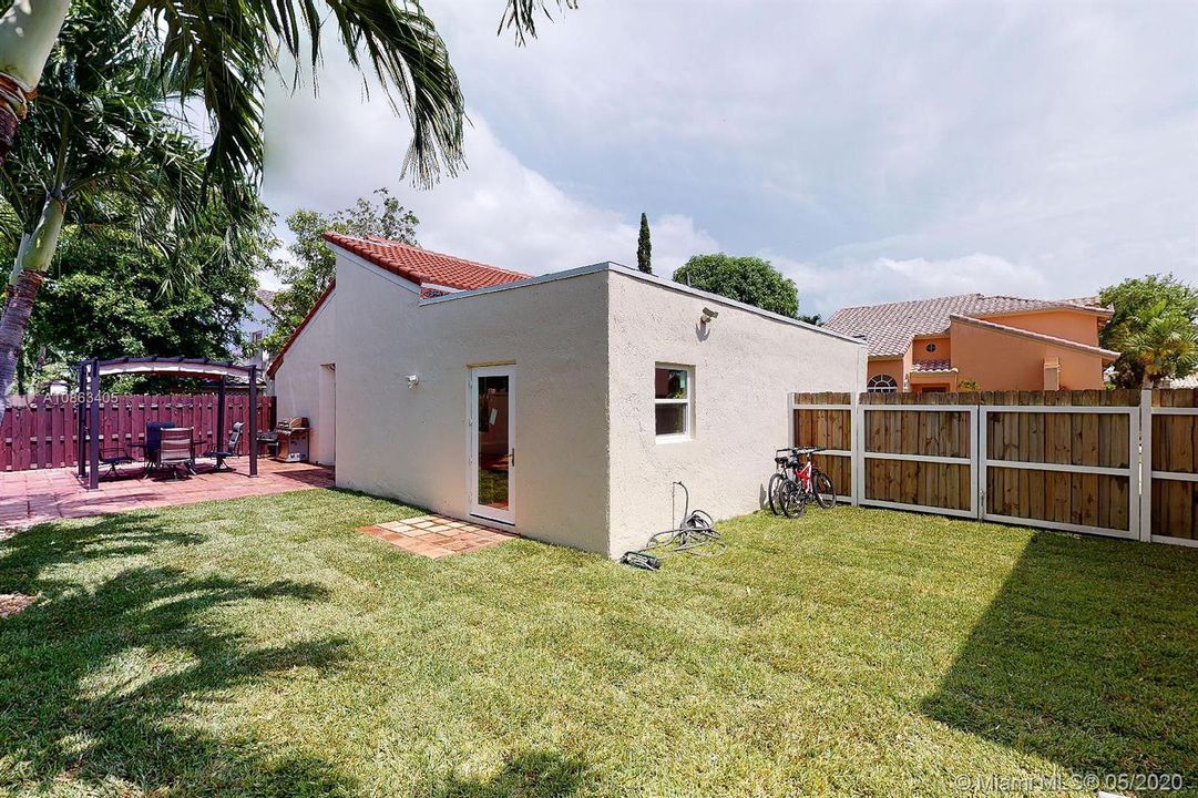Recently Sold: $369,900 (3 beds, 2 baths, 1464 Square Feet)