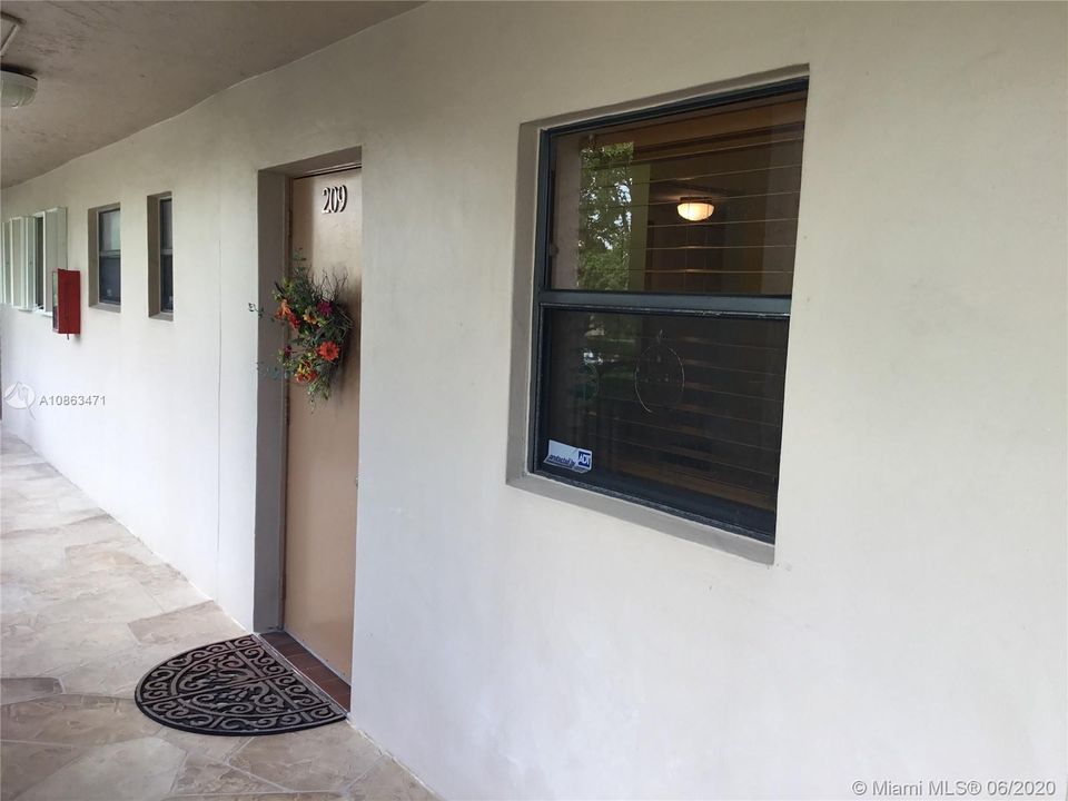 Recently Sold: $65,000 (1 beds, 1 baths, 860 Square Feet)