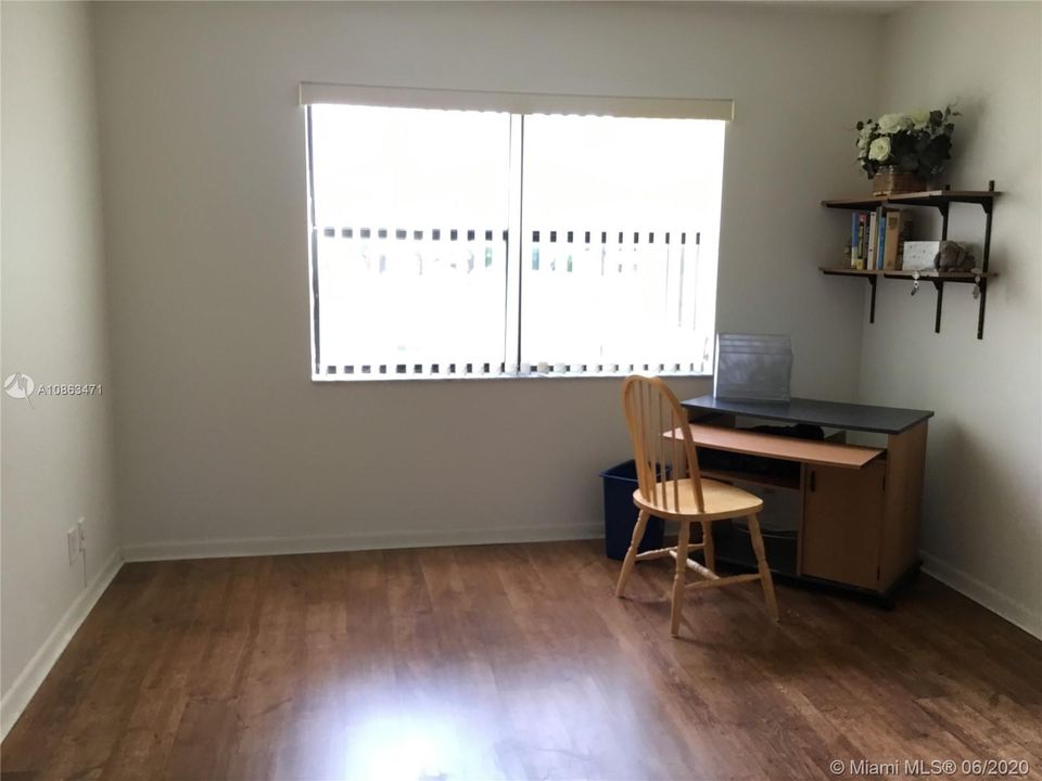 Recently Sold: $65,000 (1 beds, 1 baths, 860 Square Feet)