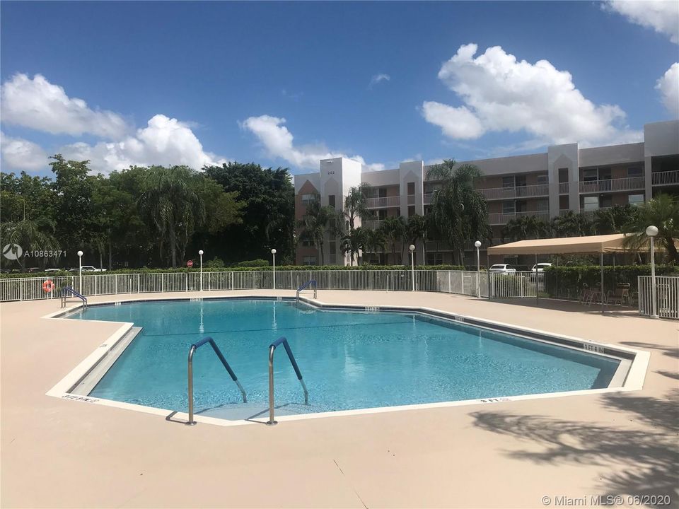 Recently Sold: $65,000 (1 beds, 1 baths, 860 Square Feet)