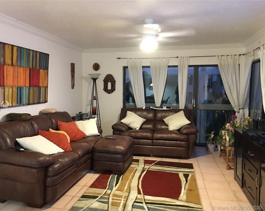 Recently Sold: $450,000 (2 beds, 2 baths, 1058 Square Feet)
