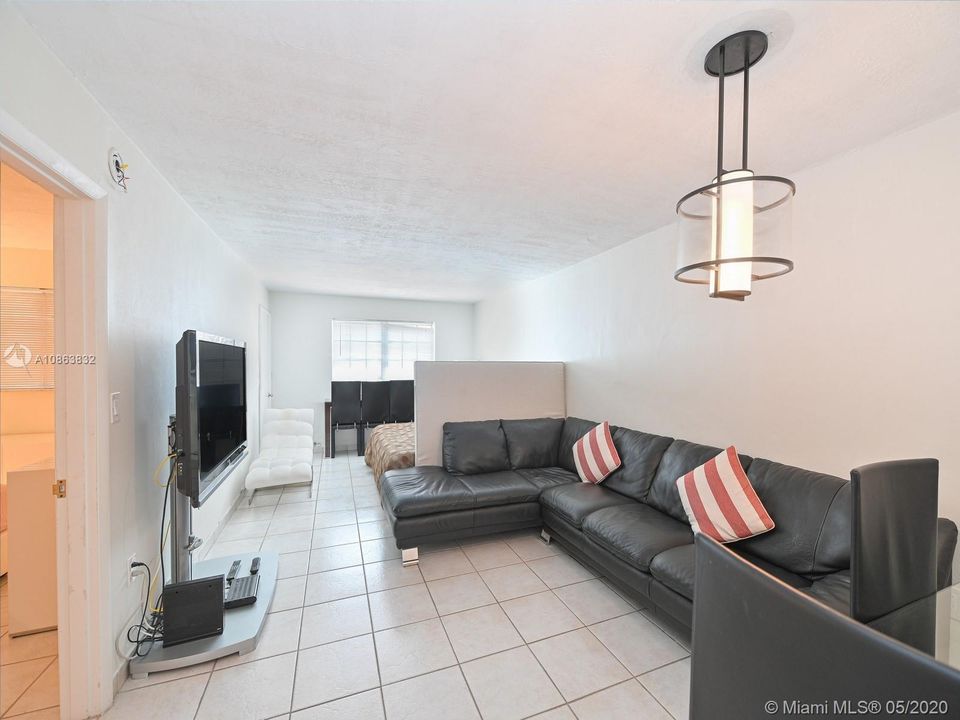 Recently Sold: $285,000 (1 beds, 1 baths, 854 Square Feet)