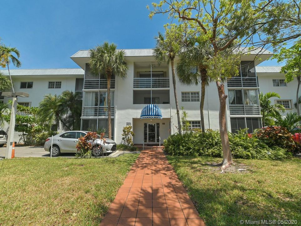 Recently Sold: $285,000 (1 beds, 1 baths, 854 Square Feet)