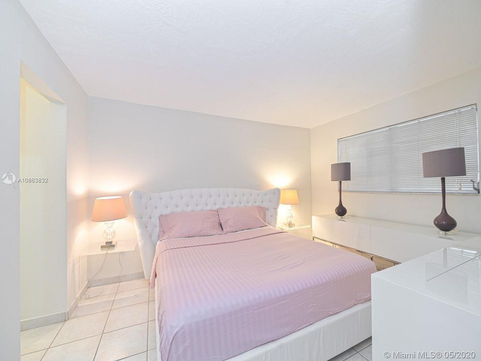 Recently Sold: $285,000 (1 beds, 1 baths, 854 Square Feet)