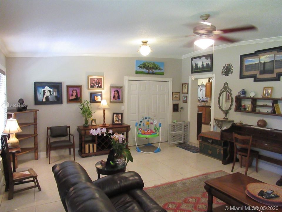 LIVING ROOM 16'X24'