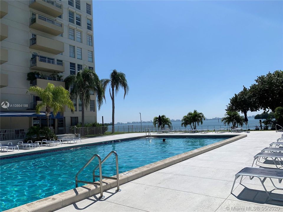 Recently Sold: $180,000 (1 beds, 1 baths, 831 Square Feet)