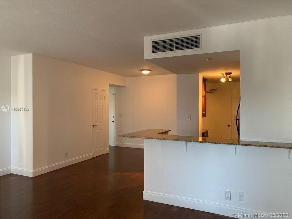 Recently Sold: $180,000 (1 beds, 1 baths, 831 Square Feet)