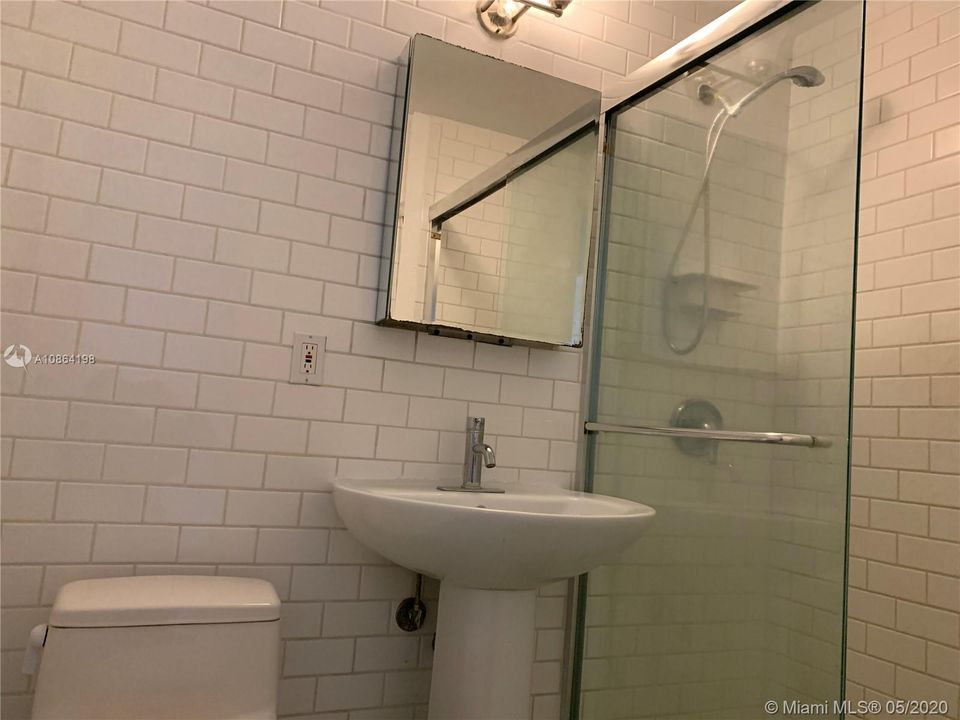 Recently Sold: $180,000 (1 beds, 1 baths, 831 Square Feet)