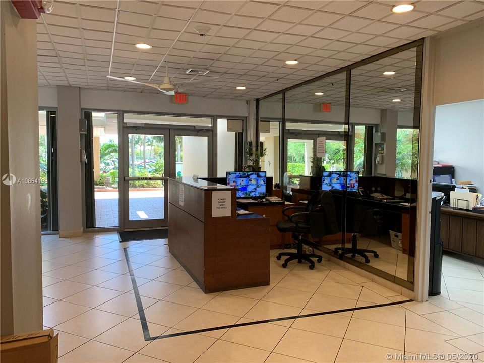 Recently Sold: $180,000 (1 beds, 1 baths, 831 Square Feet)
