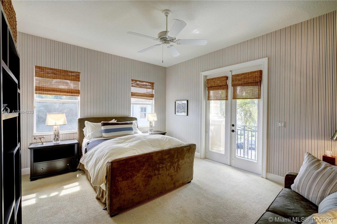 Recently Sold: $1,845,000 (5 beds, 6 baths, 5360 Square Feet)